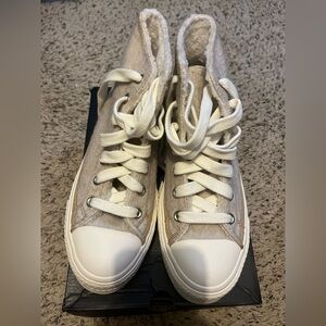 Platform converse. Only worn once. Good condition